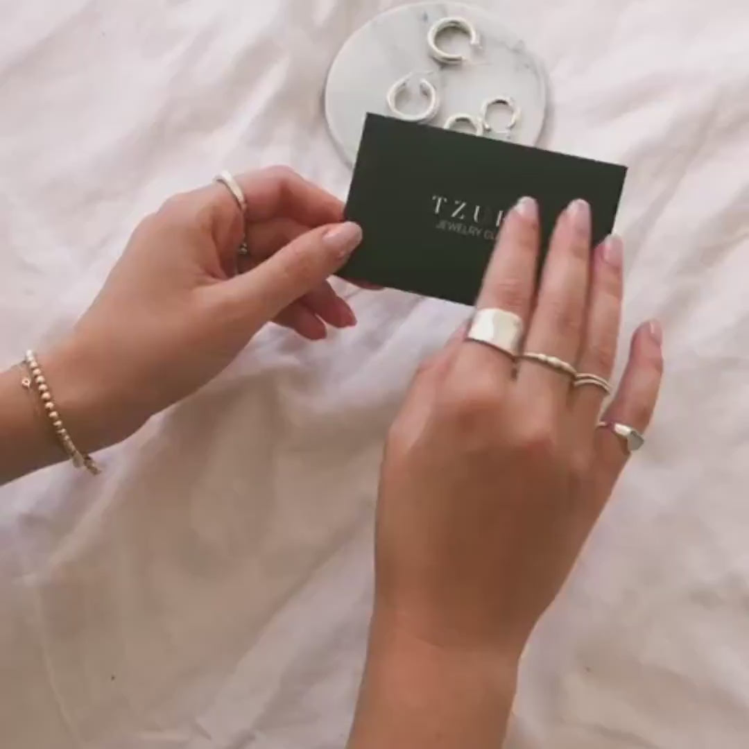 https://cdn.shopify.com/s/files/1/1308/3825/files/cloth.mp4?v=1592326113